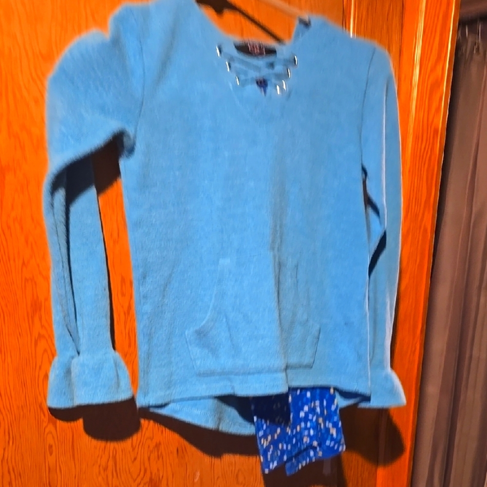Girl's hooded sweater with Lula roe leggings